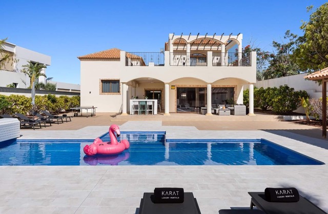 Holiday Villa 'Karat Luso' with Sea View, Wi-Fi and Air Conditioning