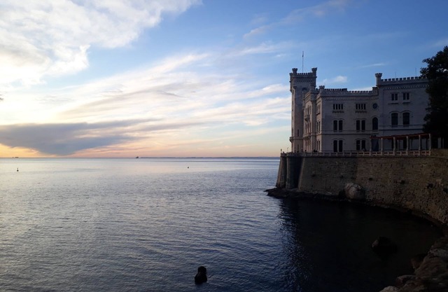 Holiday Virginia, a stone's throw from the sea and Piazza Unità d'Italia
