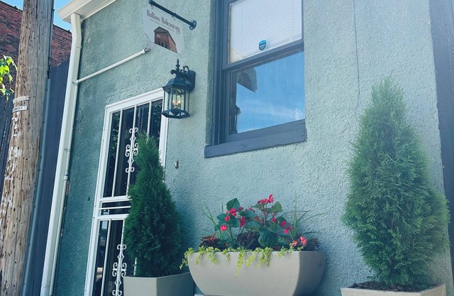 Hollins Hideaway: A Cozy Retreat
