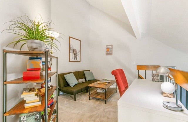 Home Away From Home - 2 Bedroom Condo w/Fireplace