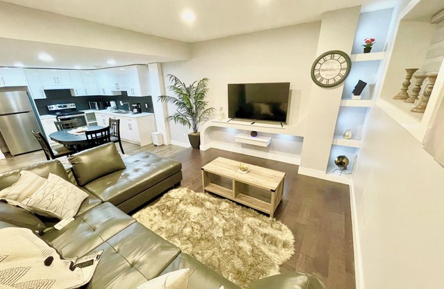Home away from home-walking distance from Albany market square