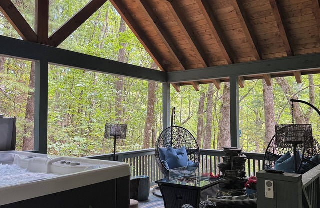 Home away from home with private hot tub, golf cart and more!
