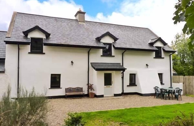 HOME FARM COTTAGE, pet friendly in Campile, County Wexford