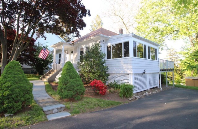 Home for the Holidays near Weed Beach & Pear Tree, Noroton Heights train