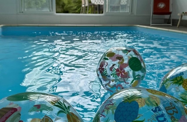 Home heated indoor pool 29 degrees direct access from lounge