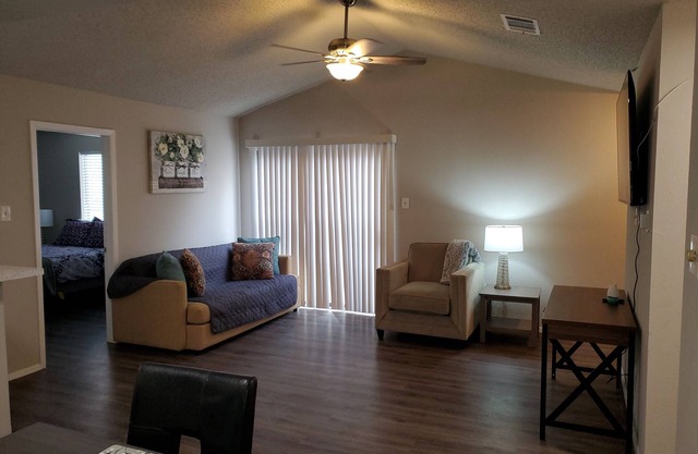 Home in NW Austin 2 BR 2 BA Private Parking Private Patio Pet Stays for Free !
