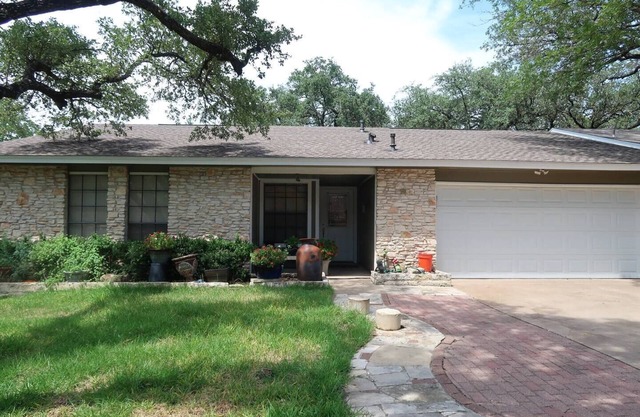 home in South Austin 1600 sq feet space 4 bedroom