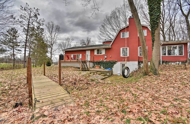 Home on 10 Acres: Perfect for MSU Football Weekend