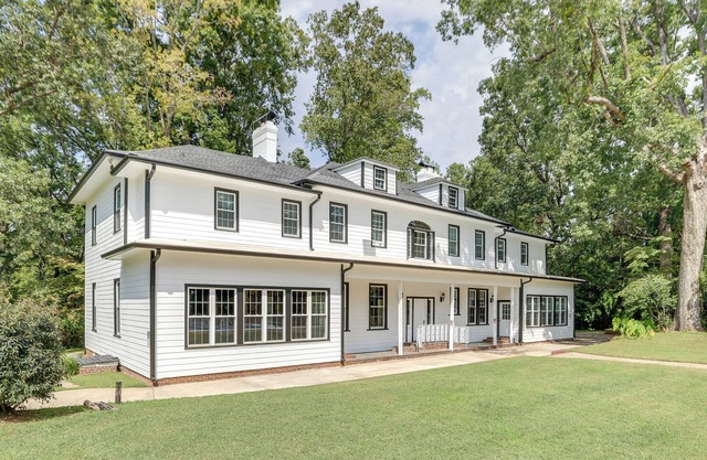 Home on Sprawling Estate, 6 Mi to Dtwn Spartanburg
