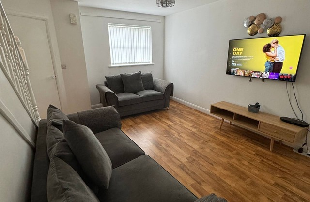 Home Sleeps5-Netflix-Parkg-Near City center/Etihad