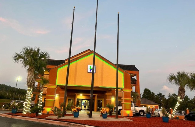 Home Town Inn & Suites