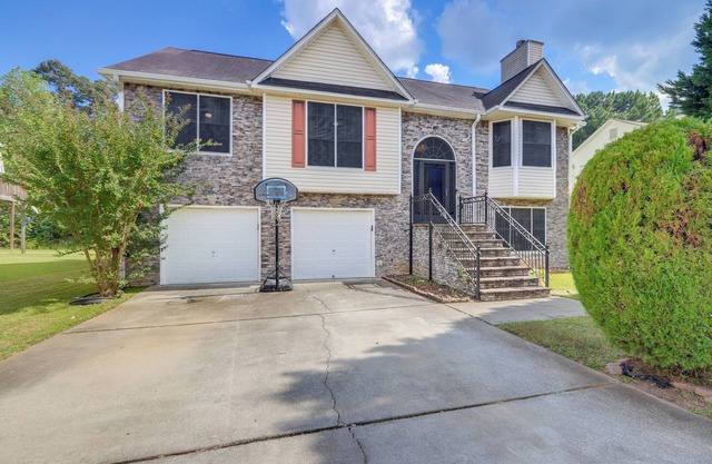 Home w/Dog-Friendly Yard in Quiet Atlanta Suburb