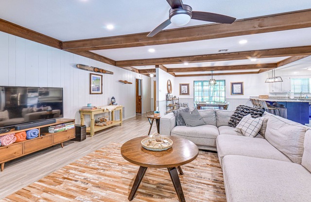 Home w/Lake Texoma View, Game Room & Bar