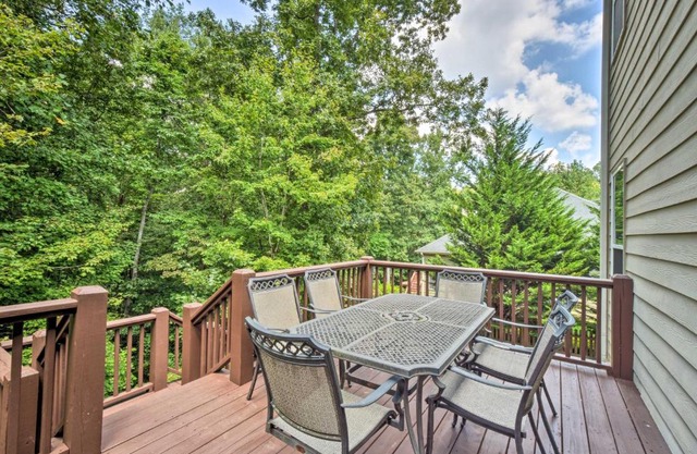 Home with Deck about 7 Mi to Downtown Dahlonega!