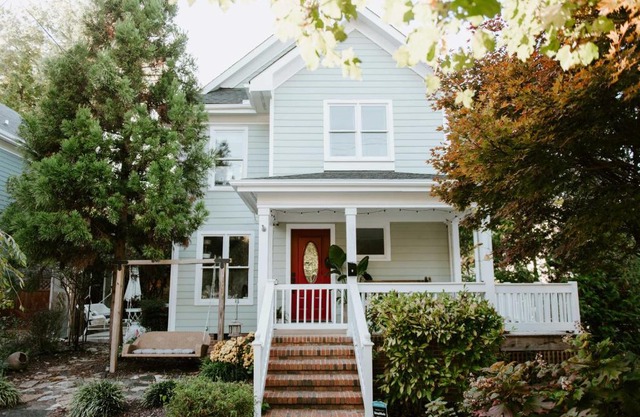 Home with Outdoor Oasis in Downtown Raleigh!