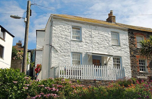 HOMELANDS, pet friendly, character holiday cottage in Port Isaac
