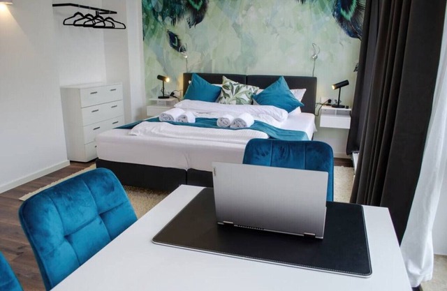 Homely Stay Studio6 - Modern with feel-good factor