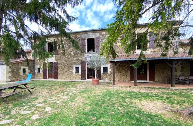 Homerez - Amazing house for 16 ppl. with garden and terrace at Mouterre-Silly