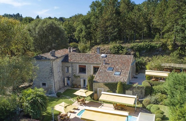 Homerez - Apartment for 4 pers. with shared pool in Forcalquier
