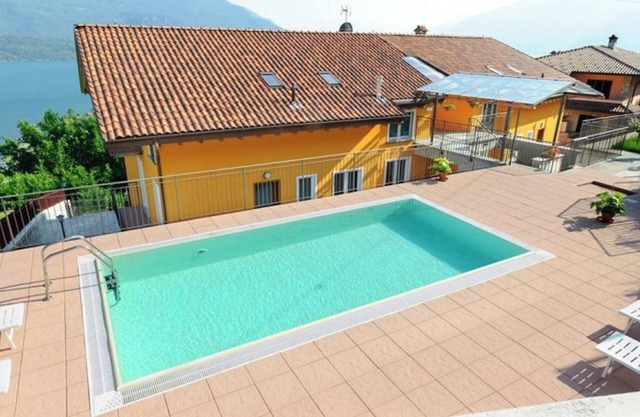 Homerez - Apartment in Vercana with lake view