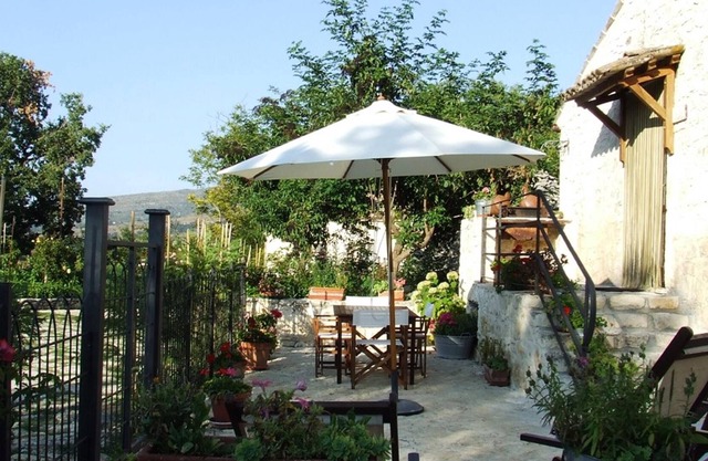 Homerez - Beautiful appartement for 2 ppl. with garden and terrace at Abbateggio