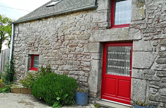Homerez - Beautiful house for 4 ppl. with terrace at Questembert