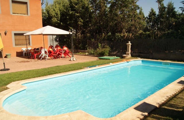 Homerez - Big villa for 12 ppl. with swimming-pool at Cerezo de Mohernando
