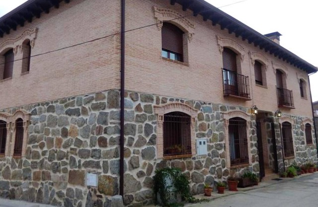 Homerez - Big house for 16 ppl. with terrace and balcony at Cenicientos