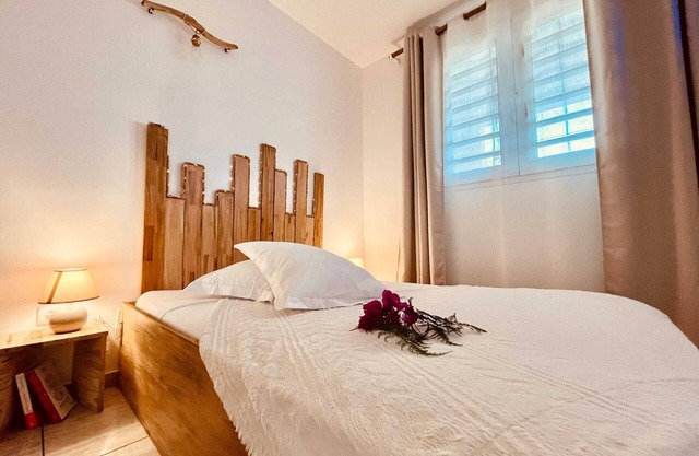 Homerez - Charming apartment in Ducos with terrace – 48 m² and garden.