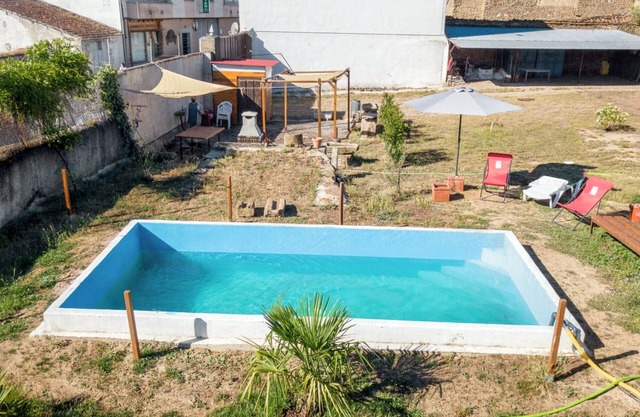 Homerez - Charming Villa Near Vitigudino with Shared Pool