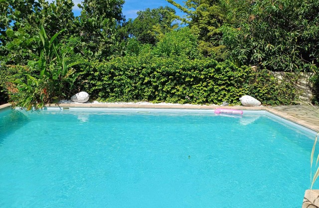Homerez - Elegant House in Saint-Pierre with Private Pool