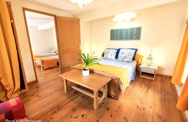 Homerez - House for 4 ppl. with shared pool and spa at Saint-Front-de-Pradoux