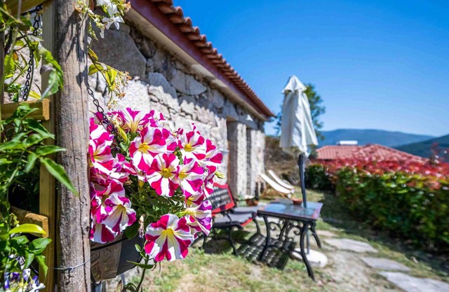 Homerez - House for 2 ppl. with shared pool and garden at Vilar de Ferreiros