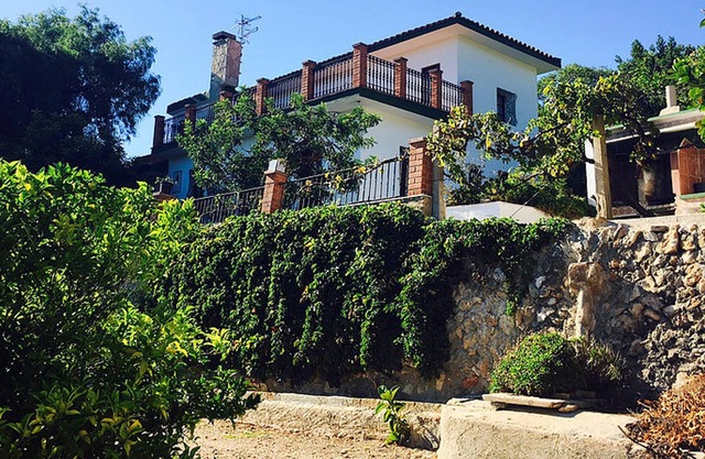 Homerez - House for 16 ppl. with swimming-pool, garden and terrace at Tortosa
