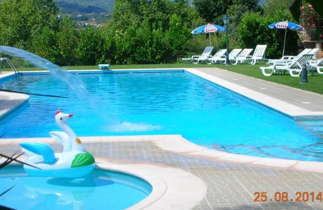 Homerez - House for 5 ppl. with shared pool, jacuzzi and garden at Pedraça
