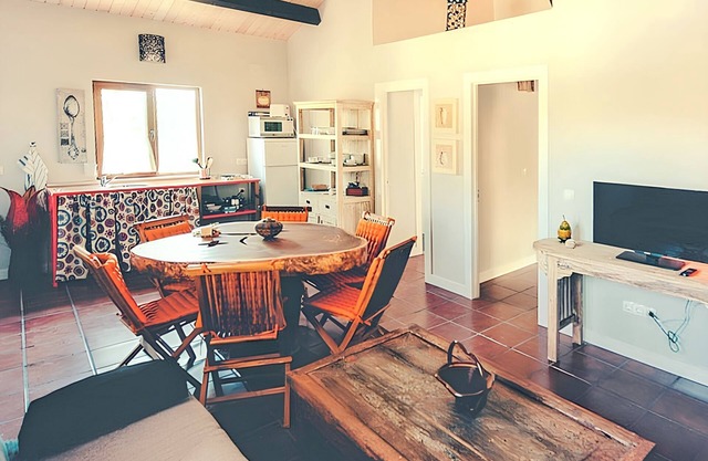 Homerez - House in Cañamero, shared pool