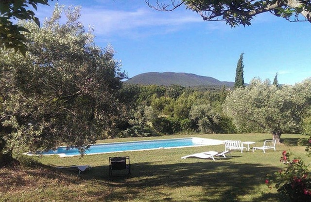 Homerez - House with pool in Cucuron