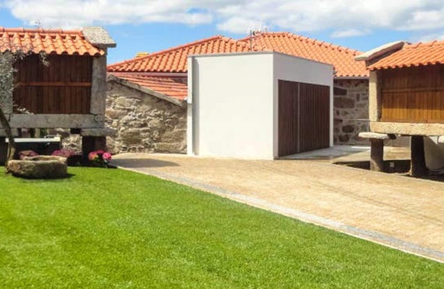 Homerez - Spacious house for 5 ppl. with terrace at Riba de Mouro