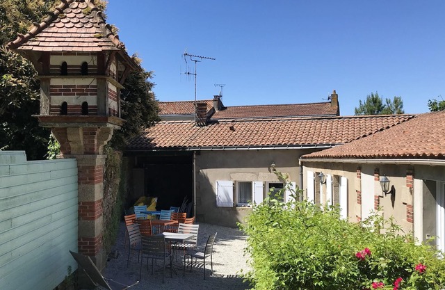Homerez - Studio for 2 ppl. with shared pool, jacuzzi and spa at La Gaubretière