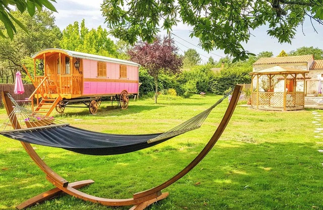 Homerez - Studio with pool in Bussac-Forêt
