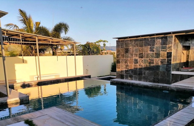 Homerez - Villa 2 km from the beach for 11 pers. with swimming pool and jacuzzi