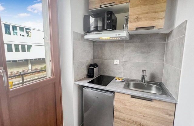 Homey Blue - Studio/Close to tram/Private balcony