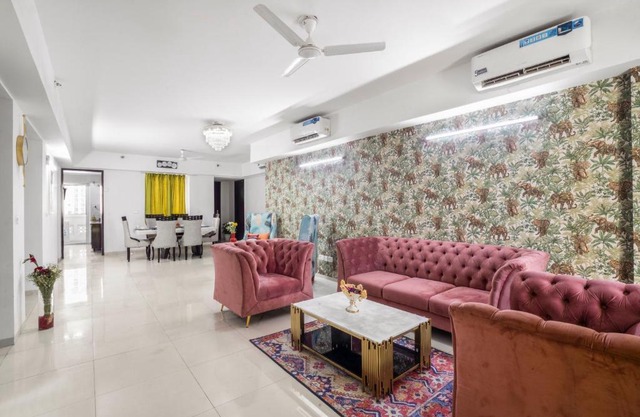 Homlee-Super Luxury 4 BHK Apartment nr NOIDA EXPO