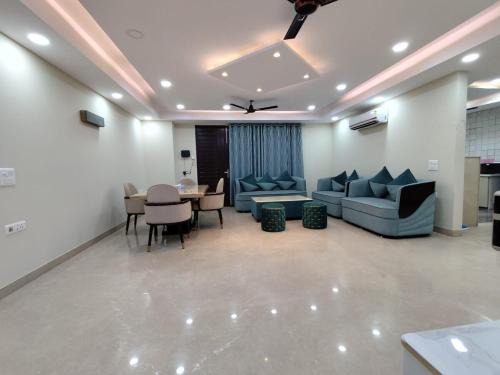 Homlee-Virasat 3BHK Flat Central DEL-Lift-Parking