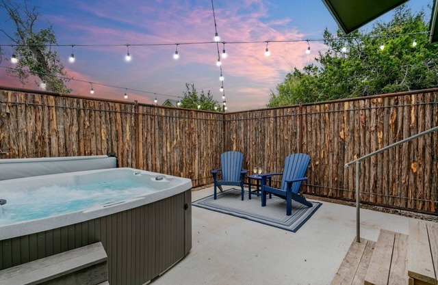 Honey Hill Morning Mimosa | Close to town | Full Kitchen
