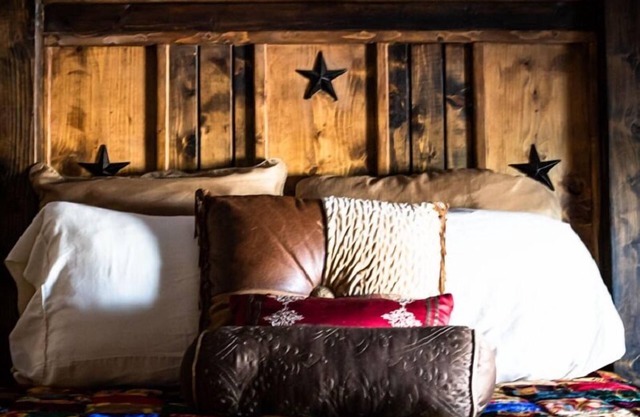 HonkyTonk dreams are made here! 7 rooms above a Legendary Texas Dancehall.