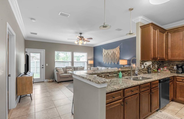 Hooper | 5 Beds, Grill, Pickleball, 4mile 2 Beach!