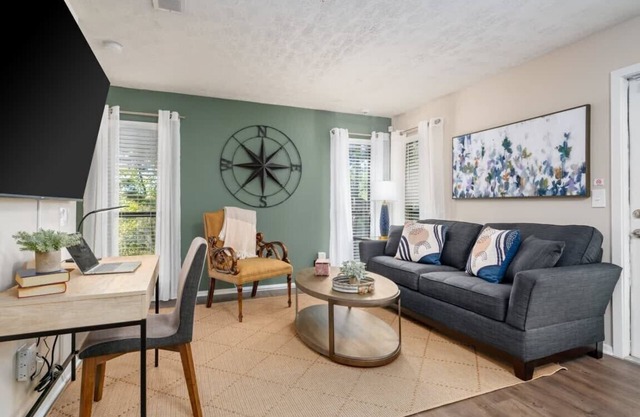 Hoover Oasis: 2BR Apartment with Pool & Gym