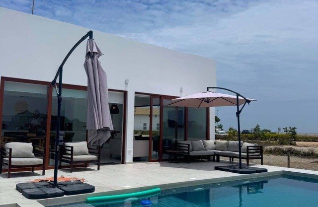 HOP Anakena: Comfort & Style Just Steps from the Sea