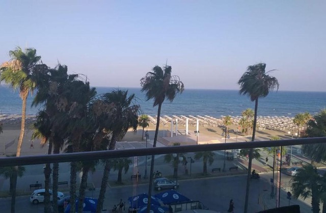 Horizon Luxury Suite at Finikoudes Beach 303